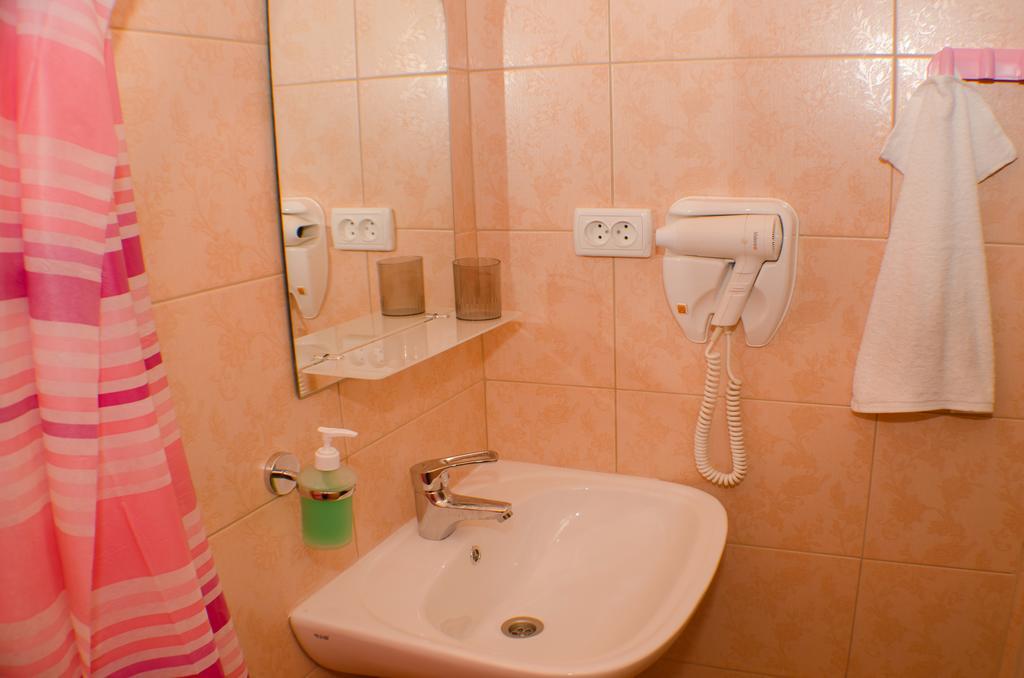 Dream Mini Hostel Kharkiv Exterior photo